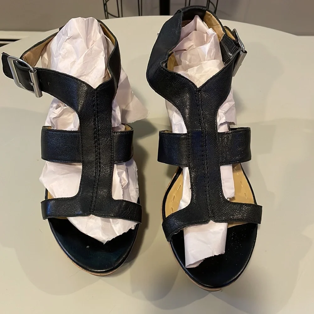 Nine West black strappy sandals - Picture 2 of 8
